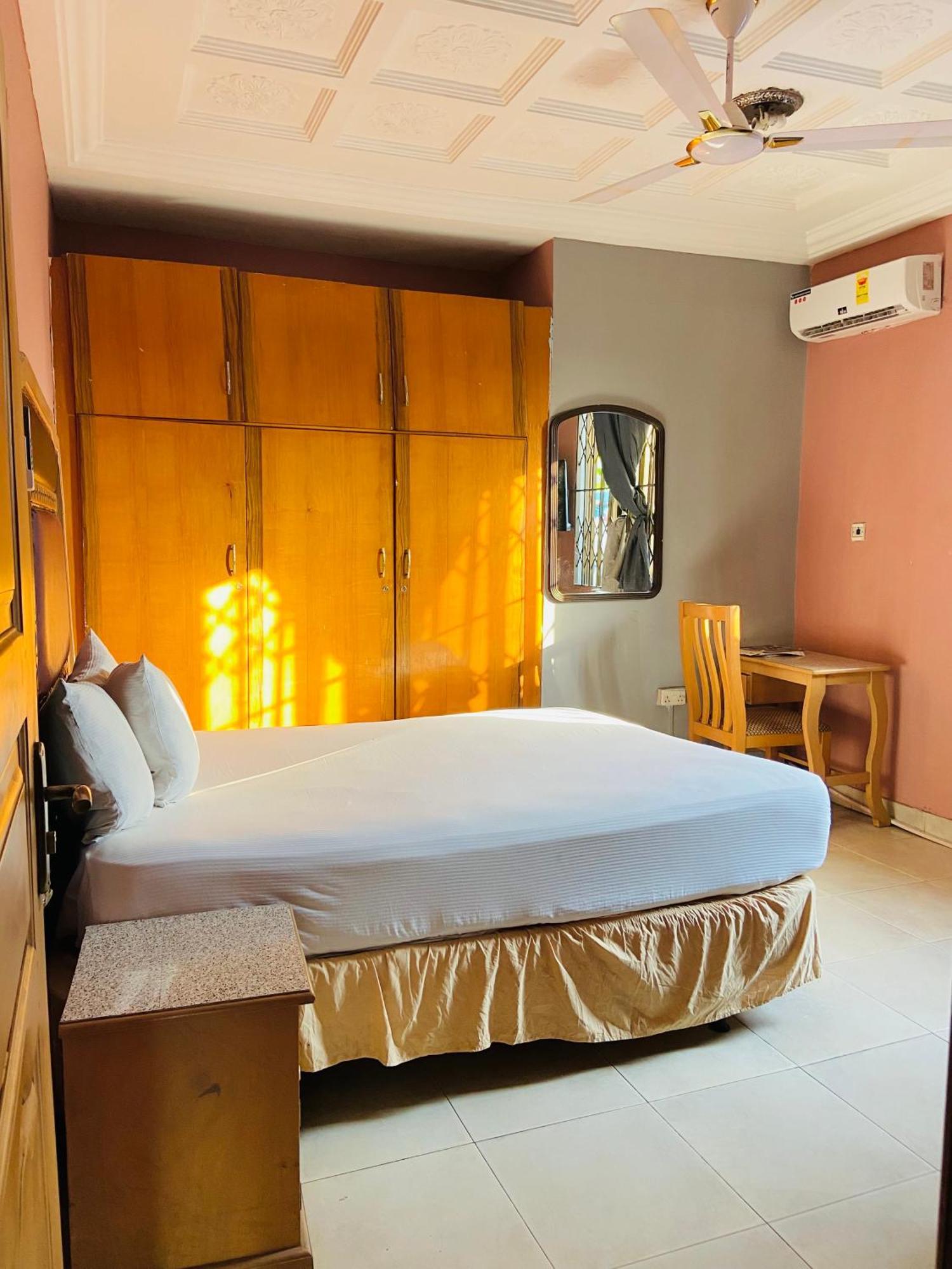 Heavens Gate Hotel Accra Exterior photo